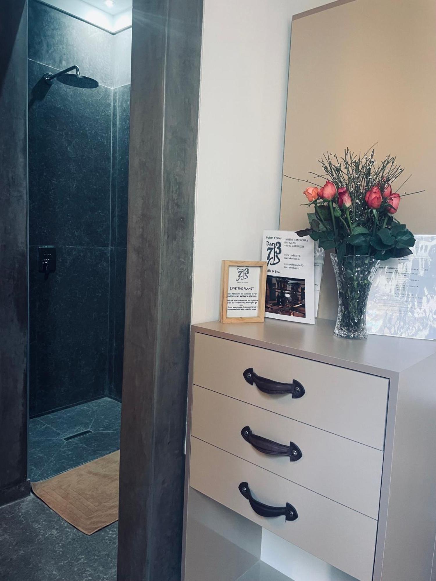 Tazzarart Double Room